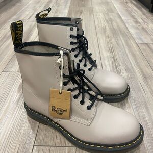 Dr. Martens 1460 SMOOTH LEATHER LACE UP BOOTS